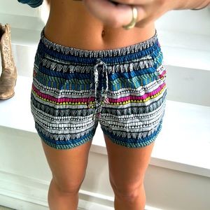 Shorts WITH POCKETS patterned tie waist